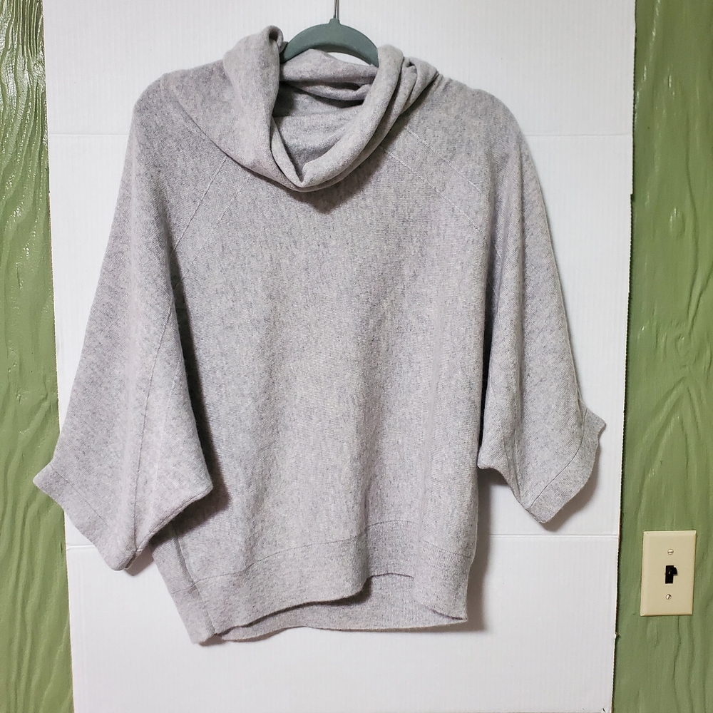 Club Monaco Gray Cashmere Sweater Women’s Size Large